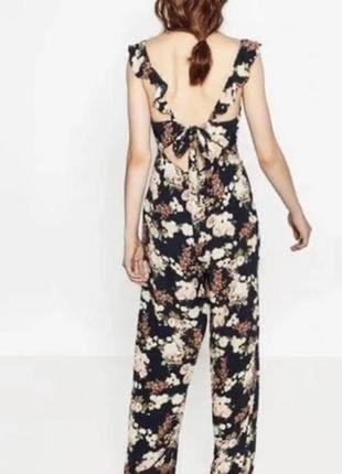 Комбінезон в квітковий принт zara. красива спинка і рукави.з3 фото