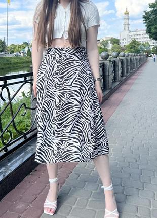 Актуальна юбка в принт зебри