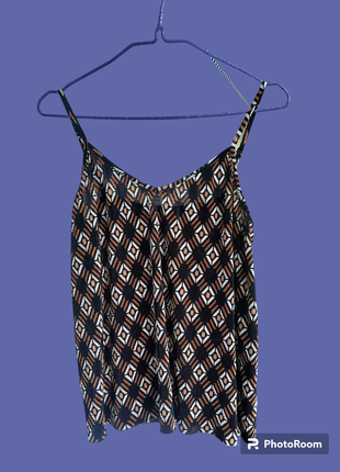 Легка базова майка з геометричним принтом топ плісірована блуза в білизняному стилі на бретелях