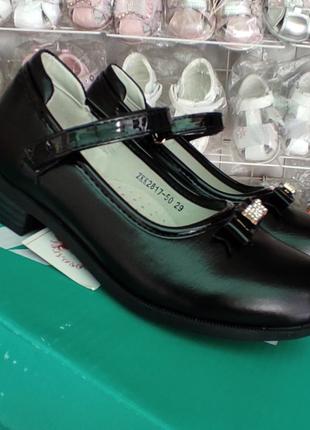 Черные школьные туфли на каблуке для девочки мпломер