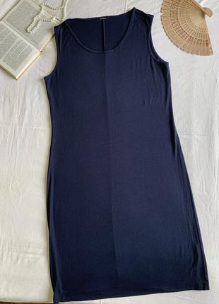 Базовое темно-синее платье-футболка из натуральной вискозы (размер 14-16)2 фото