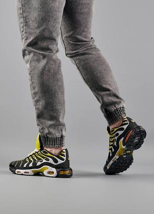 Мужские кроссовки nike air max tn plus black yellow найк аир макс тн плюс черненное с желтым4 фото