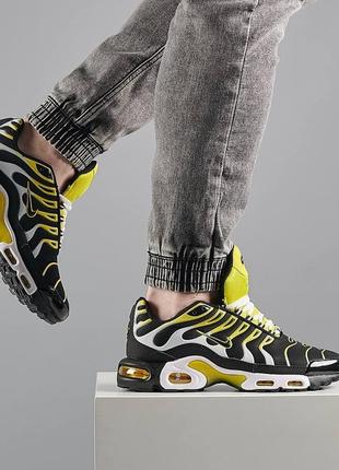 Чоловічі кросівки nike air max tn plus black yellow найк аир макс тн плюс черные с желтым