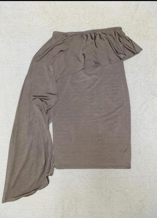 Эффектное платье бюстье с открытыми плечами и шлейфом3 фото