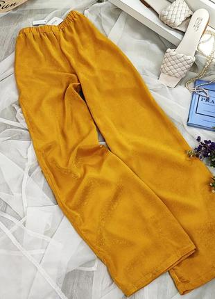 Желтые сатиновые широкие брюки in the style
