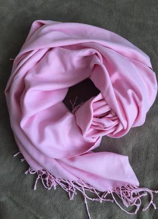 Розовый длинный шарф