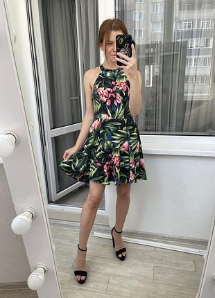 Сукня у тропічний 🏝️ принт