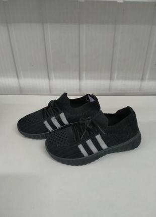 Мокасины детские,черные с белыми полосками, утюжка сетка, зи шнурками, легкие и удобные.т-4743.
размеры:;33;34. 
цена -370грн