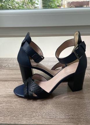 Босоножки m&s