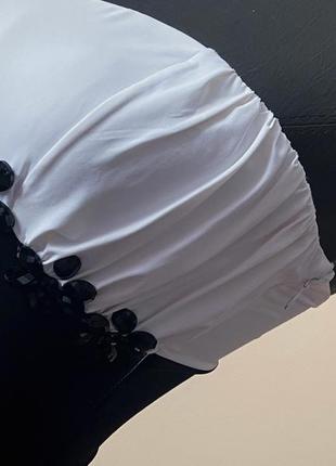 Сплошной черно-белый купальник с декором calzedonia7 фото