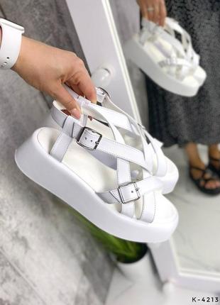 Натуральные кожаные белые босоножки - сандалии на повышенной подошве10 фото