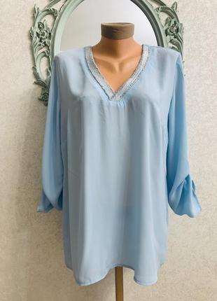 Шикарная дизайнерская блуза небесного цвета с серебристой отделкой!!!2 фото
