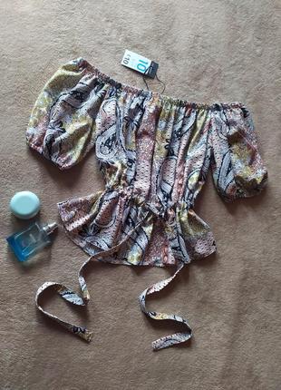 Стильная качественная трендва блуза топ со спущенными плечами рукава фонарики