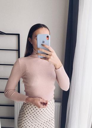 М’який, дуже приємний гольфик пудрового кольору