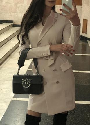 Роскошное платье пиджака итальянского бренда imperial