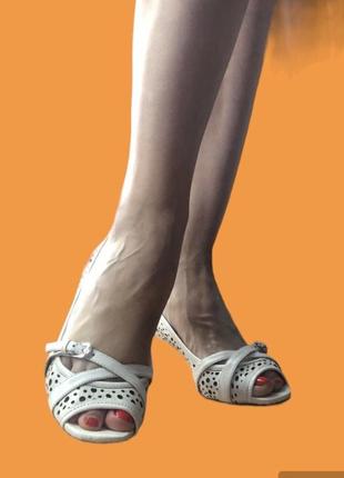 Білі шкіряні босоніжки туфлі сіточки monarch6 фото