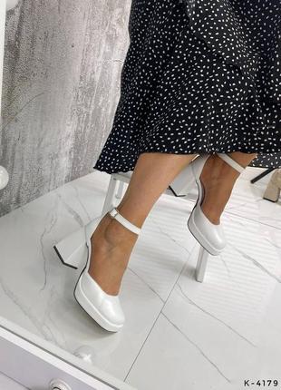 Натуральные кожаные невероятные белые туфли на каблуке6 фото