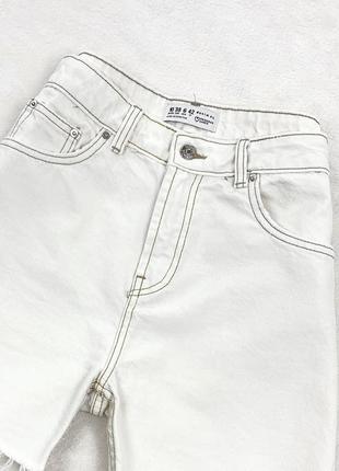 Кремовые джинсовые шорты