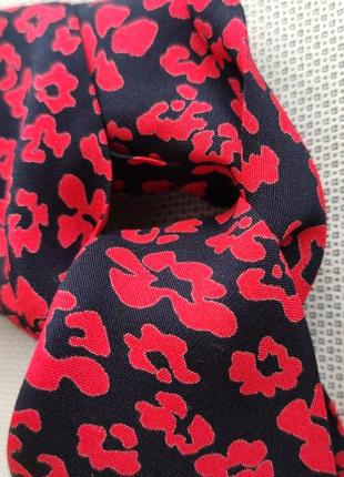 Пов’язка тюрбан чорна з червоними квітами4 фото