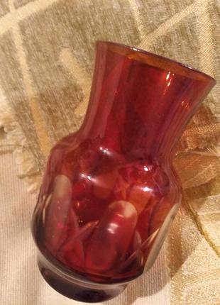 Маленька червона ваза ilguciema sf ільгуціемський завод кольорове скло6 фото