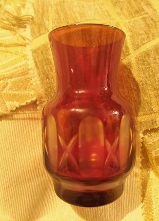 Маленька червона ваза ilguciema sf ільгуціемський завод кольорове скло2 фото