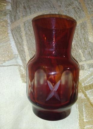 Маленька червона ваза ilguciema sf ільгуціемський завод кольорове скло3 фото