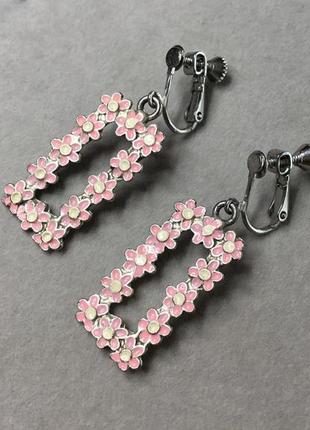 Сережки кліпси  квіти довгі сріблястого тону емаль рожева