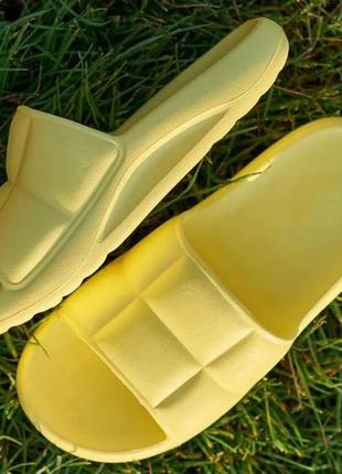 Размеры 36, 37, 38, 39, 41  шлепанцы тапочки сланцы из пены легкие и удобные, цвет желтый3 фото