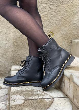 Класичні хутряні черевики dr.martens в чорному кольорі /осінь/зима/весна😍