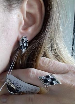 Серебряные серьги с черно-белыми камнями ирида