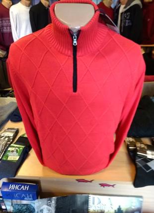 Отличный свитер подойдёт под хорошего качества джинсы или брюки