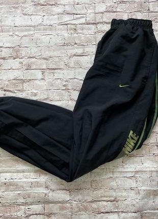 Нейлоновые брюки на утяжках nike