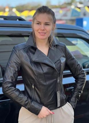 Натуральна шкіряна куртка