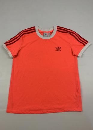 Футболка от бренда adidas