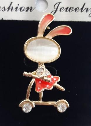 Прикраса зайчик на самокаті fashion jewelry біжутерія