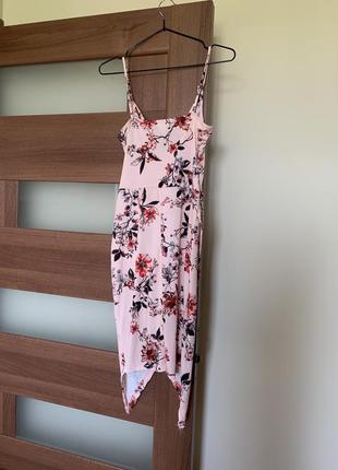 Розовое платье мини в цветочный орнамент2 фото