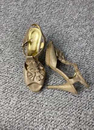 Шкіряні босоніжки