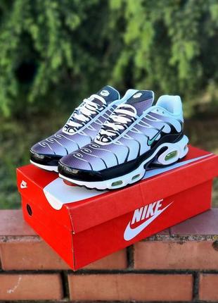 Air max plus triple silver black