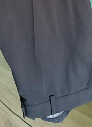Темно-синій класичний костюм з завуженими брюками3 фото