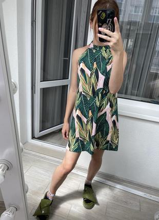 Платье свободного кроя в тропический принт 🏝️
