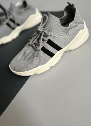 Жіночі кросівки сірі з шнурком легенькі3 фото
