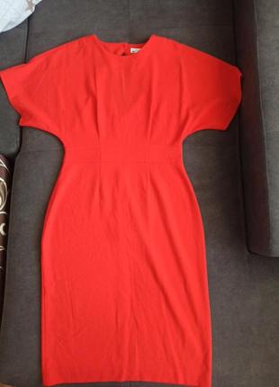 Платье с вырезом