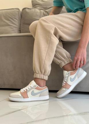 Nike air jordan retro 1 low beige