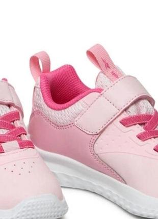 Розовые кроссовки reebok