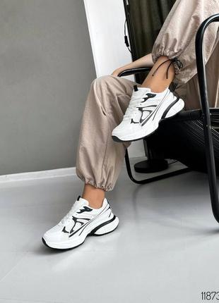 Белые с черным кожаные кроссовки с сеткой в сетку на толстой грубой подошве2 фото