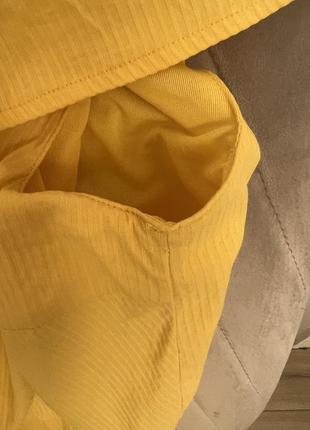 Желтое яркое платье на одно плечо4 фото
