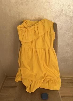 Желтое яркое платье на одно плечо2 фото