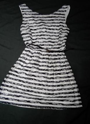 Красивое гипюровое платье с открытой спинкой5 фото