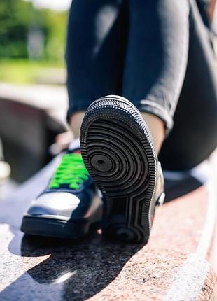 Женские кроссовки nike air force 1 vandalized iridescent black green / smb10 фото