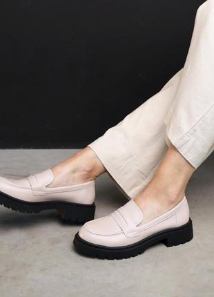 Классические бежевые лоферы женские весенне-осенние, на низком каблуке кожаные/кожа-женская обувь